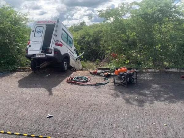 Motorista morre após colisão entre ambulância e carro de passeio na PI-143 no sul do estado.(Imagem:Reprodução)