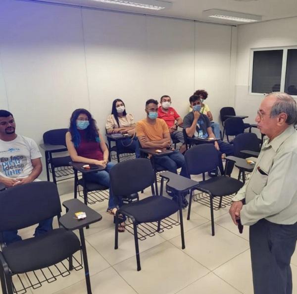 Conegundes Gonçalves de Oliveira participou da abertura do curso de Ferramentas de Marketing Digital.(Imagem:Reprodução/Instagram)