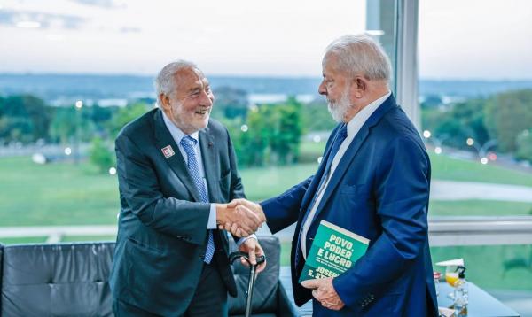 Lula conversa com Stiglitz e agradece apoio às medidas econômicas.(Imagem:Ricardo Stuckert/PR)