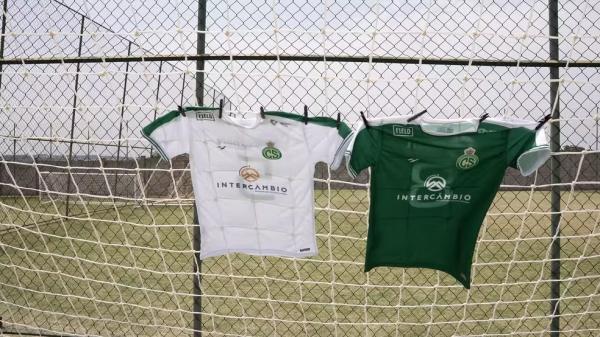 Camisas do Cosmopolitano, time de Cosmópolis-SP.(Imagem:Gutierre Filmes)