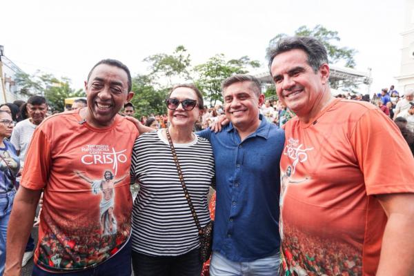  No Domingo de P&aacute;scoa, Joel e Ciro participam de prociss&atilde;o no meio da multid&atilde;o no Centro de Teresina(Imagem:Ascom)