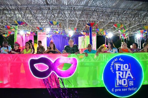 Desfile de escolas de samba e shows na beira-rio marcam o último dia do Carnaval de Floriano.(Imagem:Secom)