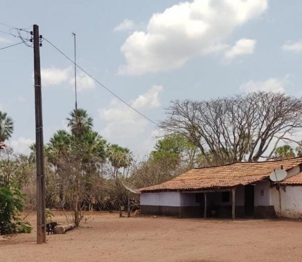 Onze localidades rurais de Floriano recebem manutenção na rede de iluminação pública.(Imagem:Secom)