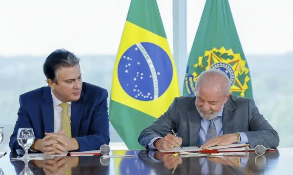 Presidente da República, Luiz Inácio Lula da Silva, durante reunia?o com ministro da Educação, Camilo Santana, para assinatura do Decreto da Nova Política de Educação a Distância.(Imagem:Ricardo Stuckert/PR)