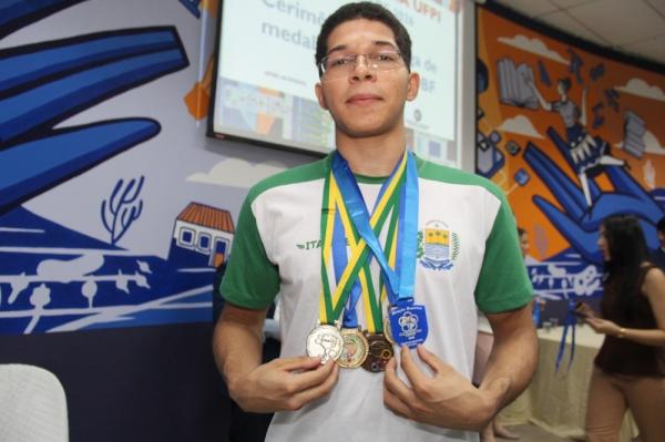 Rede estadual respondeu por 74,7% das medalhas conquistadas pelo Piau&iacute; na OBFEP e teve alunos selecionados para programa de prepara&ccedil;&atilde;o internacional.(Imagem:Ascom Seduc)