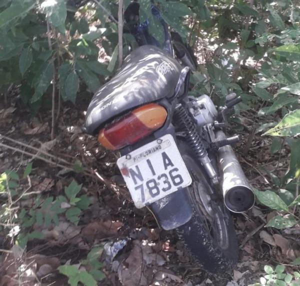 Polícia Militar recupera moto roubada abandonada no bairro Vila Leão.(Imagem:Reprodução/Instagram)