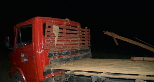 https://cidadeverde.com/noticias/437773/crianca-de-8-anos-morre-apos-pai-perder-controle-de-caminhao-na-br-020-no-piaui(Imagem:Divulgação)