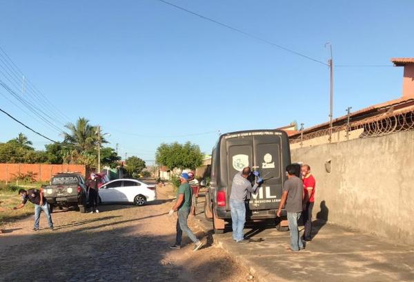 Mulher não identificada é assassinada com tiro no peito em Parnaíba.(Imagem:Tiago Mendes/ TV Clube)