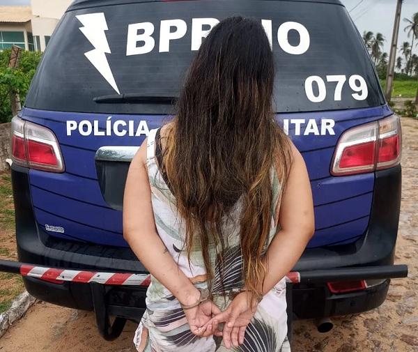 Mulher suspeita por duplo homicídio no Piauí é presa em fuga com a mãe no Ceará.(Imagem:Polícia Militar do Ceará)