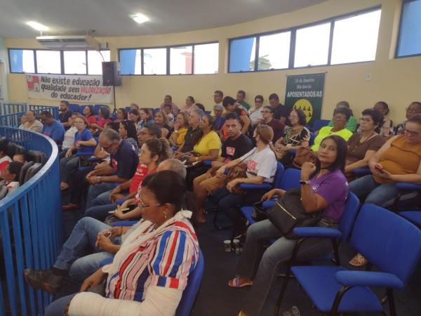 Profissionais da Educação no Piauí unem-se em manifestações por direitos e valorização.(Imagem:FlorianoNews)