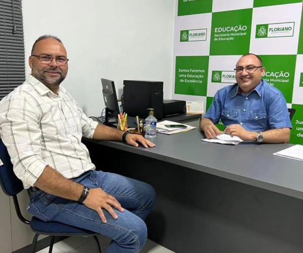 Vereador Joab Curvina discute avanços na Educação de Floriano com o Secretário Nylfrânio Ferreira.(Imagem:Reprodução/Instagram)