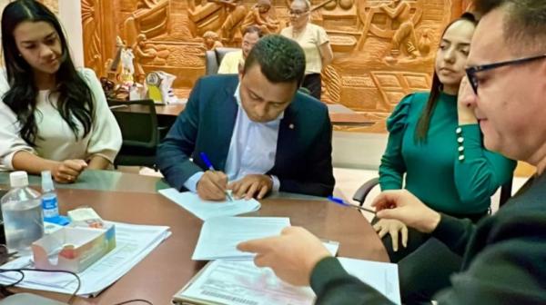 Dr. Francisco anuncia assinatura da ordem de serviço para construir o Mirante do Mimbó, em Amarante.(Imagem:Reprodução/Instagram)