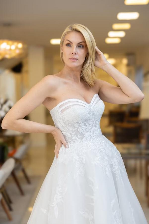 Ana Hickmann veste Nova Noiva.(Imagem:Ricardo Hara/Divulgação)