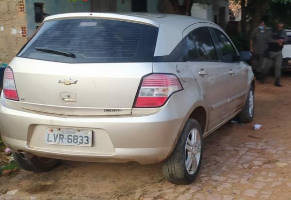 Ex-candidato a vereador de Oeiras é conduzido à delegacia por posse de carro roubado em Floriano.(Imagem:Divulgação/Polícia Militar)