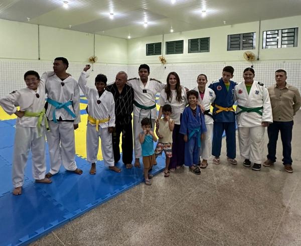 Secepi entrega materiais esportivos e fortalece forma&ccedil;&atilde;o de atletas no Centro de Artes Marciais Sarah Menezes em Teresina(Imagem:Ascom Secepi)