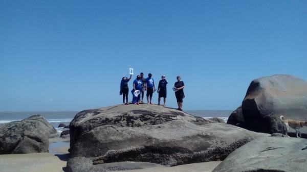 Pescadores realizaram o protesto na Praia Pedra do Sal.(Imagem:Reprodução /TV Clube)