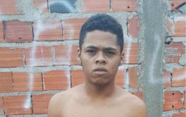 O Departamento de Homicídios e Proteção à Pessoa (DHPP) divulgou a foto de Hiago Samuel dos Santos, suspeito de matar Ailton Dantas Saraiva, de 71 anos, comerciante morto ao reagir(Imagem:Reprodução)