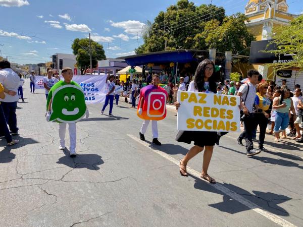 Desfile 7 de Setembro em Floriano(Imagem:Werlley Barbosa/TV Clube)