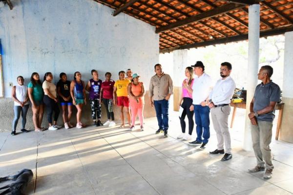 Prefeitura de Floriano entrega equipamentos para prática de atividade física na comunidade Pilões(Imagem:Secom)