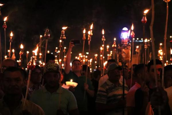 Cerca de sete mil homens percorreram as ruas de Oeiras, no Sul do Piauí, durante a Procissão do Fogaréu.(Imagem:Lucas Marreiros/ G1 PI)