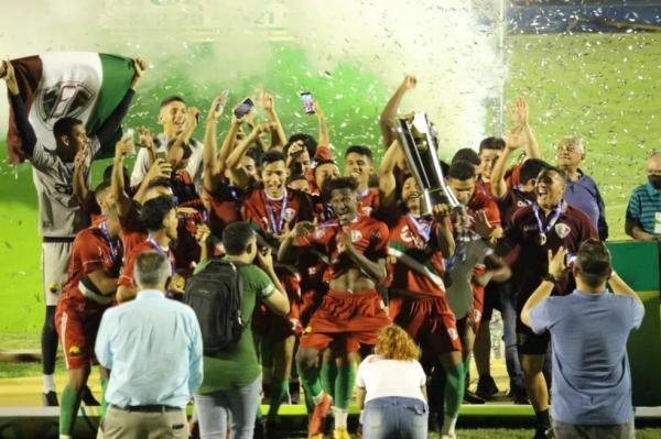  O Fluminense-PI é o atual campeão piauiense sub-20.(Imagem:Arthur Ribeiro/ge )