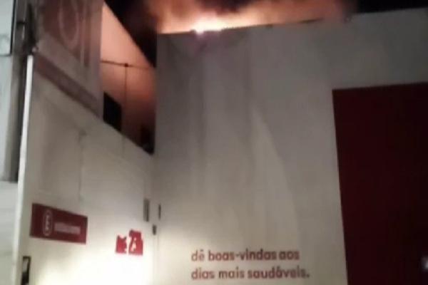 Incêndio atinge farmácia no Centro de Teresina(Imagem:Reprodução)