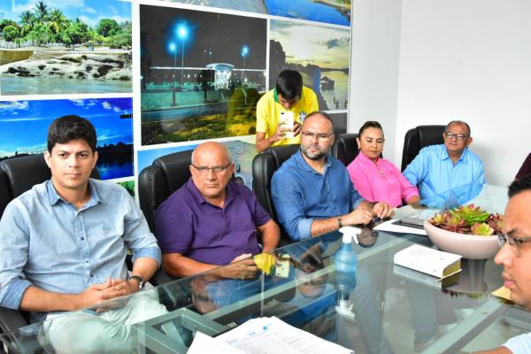 Vereadores Enéas Maia, Antônio José, Joab Curvina, Daguia e Salomão Holanda.(Imagem:CMF)