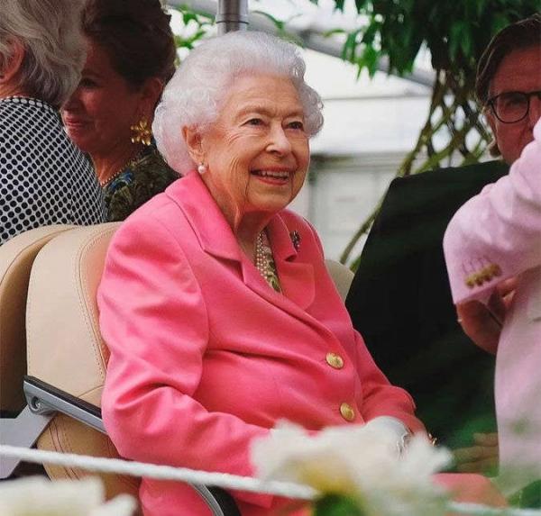A rainha Elizabeth II finalmente deve conhecer a bisneta Lilibet Diana, filha caçula do príncipe Harry e Meghan Markle. Segundo informações dos jornais The Sun e Daily Mail, a mona(Imagem:Reprodução)