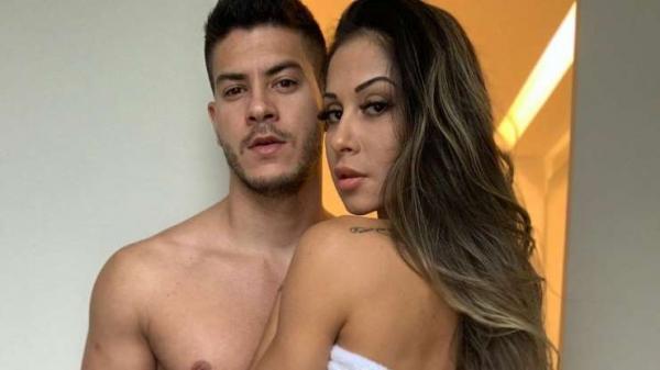 Arthur Aguiar dorme na casa da ex-mulher, Mayra Cardi, e explica motivo(Imagem:Reprodução)