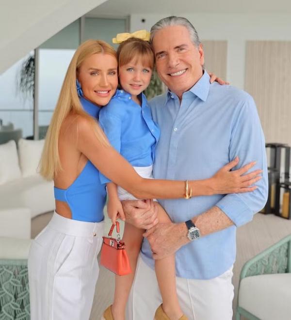 Ana Paula Siebert, Vicky e Roberto Justus em viagem aos Estados Unidos.(Imagem:Reprodução/Instagram)