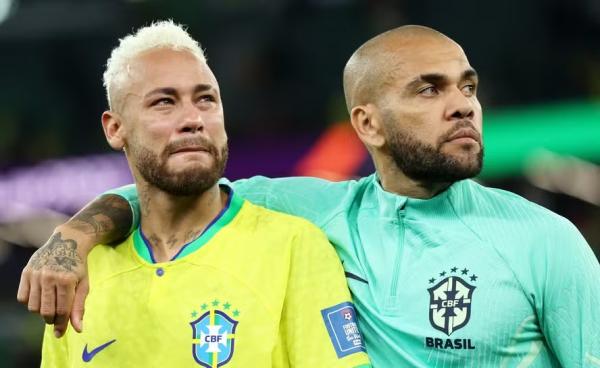 Neymar e Daniel Alves(Imagem:Getty)