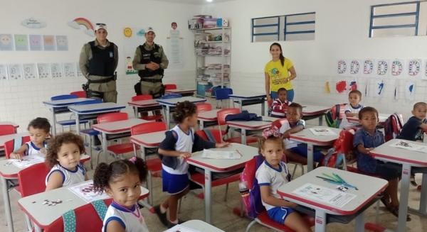 Polícia Militar realiza visita às escolas municipais de Floriano.(Imagem:Reprodução/Instagram)