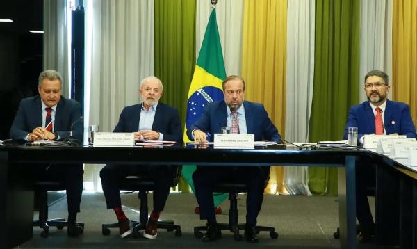 Presidente Luiz Inácio Lula da Silva durante reunião com ministro de Minas e Energia, Alexandre Silveira, e o ministro da Casa Civil, Rui Costa.(Imagem:Tauan Alencar/MME)