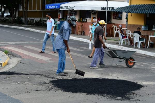 SEINFRA realiza operação tapa-buracos em ruas e avenidas asfaltadas de Floriano.(Imagem:Secom)