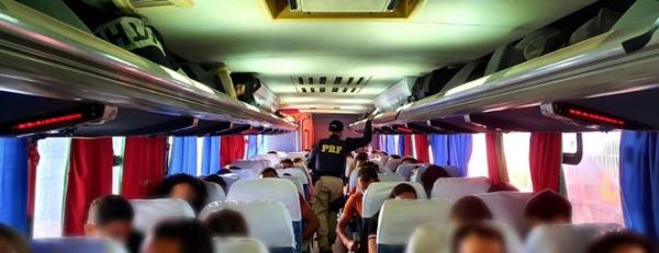 Ação educativa no terminal rodoviário de Teresina.(Imagem:Divulgação/PRF)