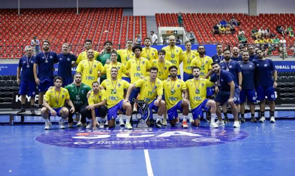 Brasil &eacute; vice-campe&atilde;o do Sul-Centro Americano de handebol 2026, ap&oacute;s derrota para a Argentina por 26 a 25. Pa&iacute;s assegura vaga no Mundial de 2027, na Alemanha em 2027.(Imagem:Coscabal/Jorge Olmedo/Direitos Reservados)