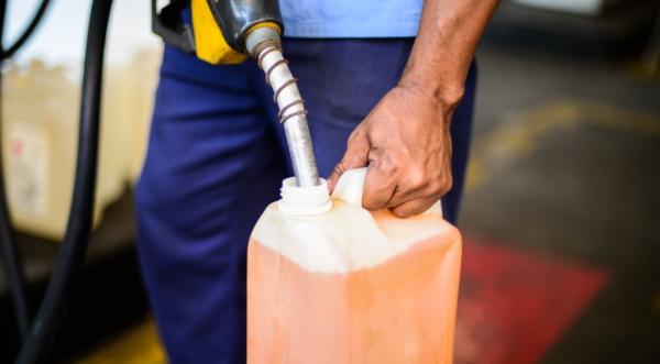 ANP aprova venda de gasolina e etanol por delivery e a redução de preços de combustíveis(Imagem:Reprodução)