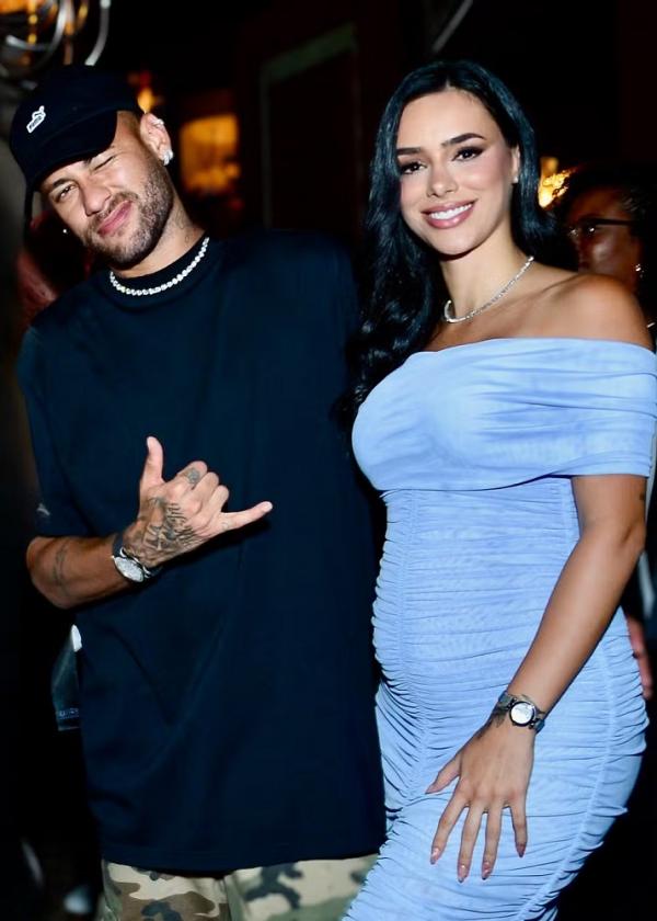Neymar e Biancardi celebram os 29 anos de Rafaella em jantar com presença de Piqué em SP.(Imagem:Eduardo Martins/Brazil News)