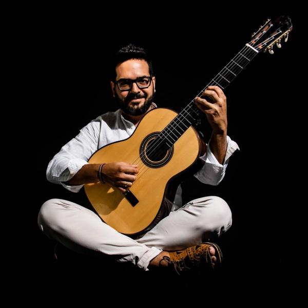 O violonista Cainã Cavalcante toca dez temas autorais de Garoto em álbum programado para 25 de junho.(Imagem:Tainá Cavalcante / Divulgação)