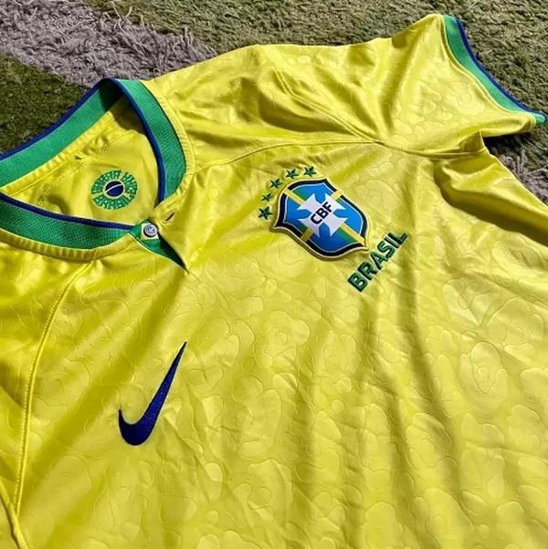  Camisa da seleção brasileira Brasil na Copa do Mundo de 2022.(Imagem: ge )