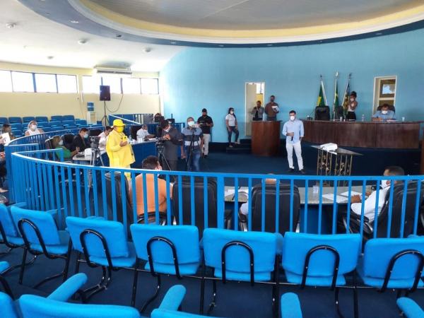 Proposta do plano de retomada do comércio de Floriano é apresentada na Câmara dos Vereadores.(Imagem:Aparecida Santana/TV Clube)
