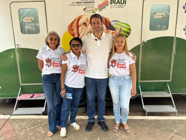 O veículo, totalmente adaptado para procedimentos cirúrgicos veterinários, tem percorrido diversas regiões do Piauí, levando serviços gratuitos.(Imagem:Ascom Semarh)