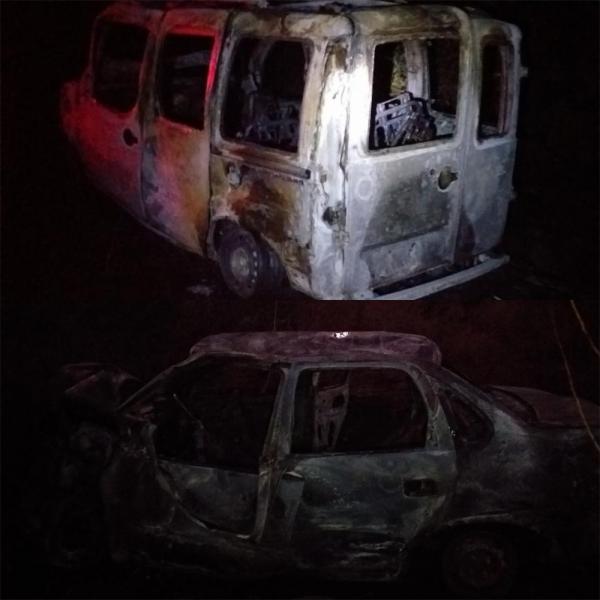 Carros incendiados(Imagem:Divulgação /PM-PI)