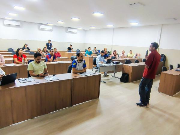 O curso marca a primeira etapa do Projeto Xadrez nas Escolas e fortalece o uso do jogo como ferramenta pedag&oacute;gica.(Imagem:Ascom Seduc)