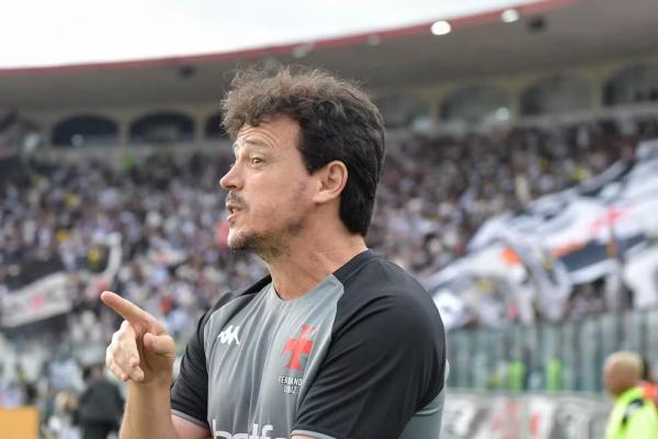 Fernando Diniz em Vasco 1 x 1 Atlético-MG pelo Brasileirão.(Imagem:Thiago Ribeiro/AGIF)