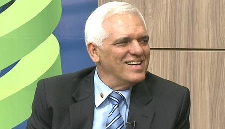 Themístocles evita falar de candidatura a vice e festeja mercado