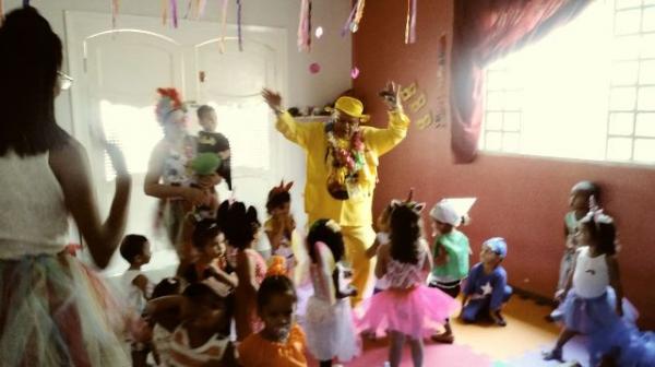 Hotelzinho Recreativo Escadinha do Saber realiza baile de carnaval com as crian&ccedil;as.(Imagem:FlorianoNews)