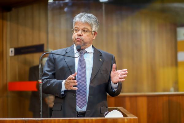 Gustavo Neiva questiona equilíbrio financeiro do Estado e cita bloqueio dos precatórios