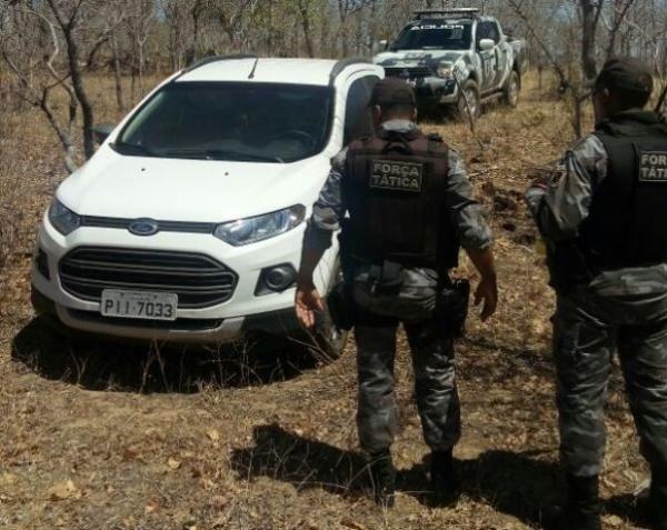 Pol&iacute;cia recupera autom&oacute;vel roubado em assalto a resid&ecirc;ncia em Bar&atilde;o de Graja&uacute;.(Imagem:For&ccedil;a T&aacute;tica)