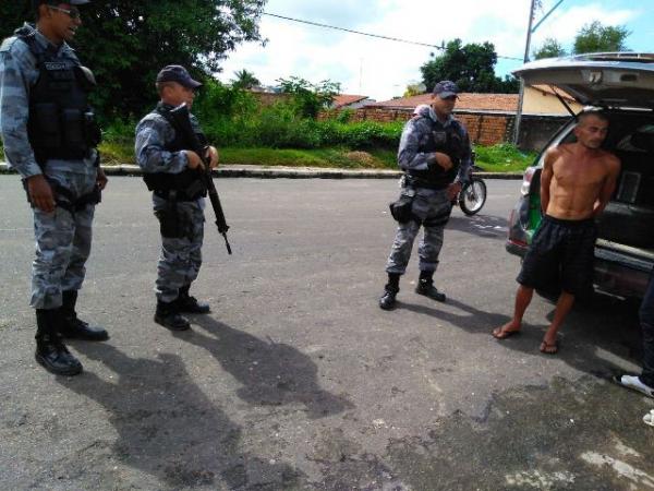 For&ccedil;a T&aacute;tica prende dupla acusada de furtar equipamentos agr&iacute;colas.(Imagem:Divulga&ccedil;&atilde;o/Pol&iacute;cia Militar)